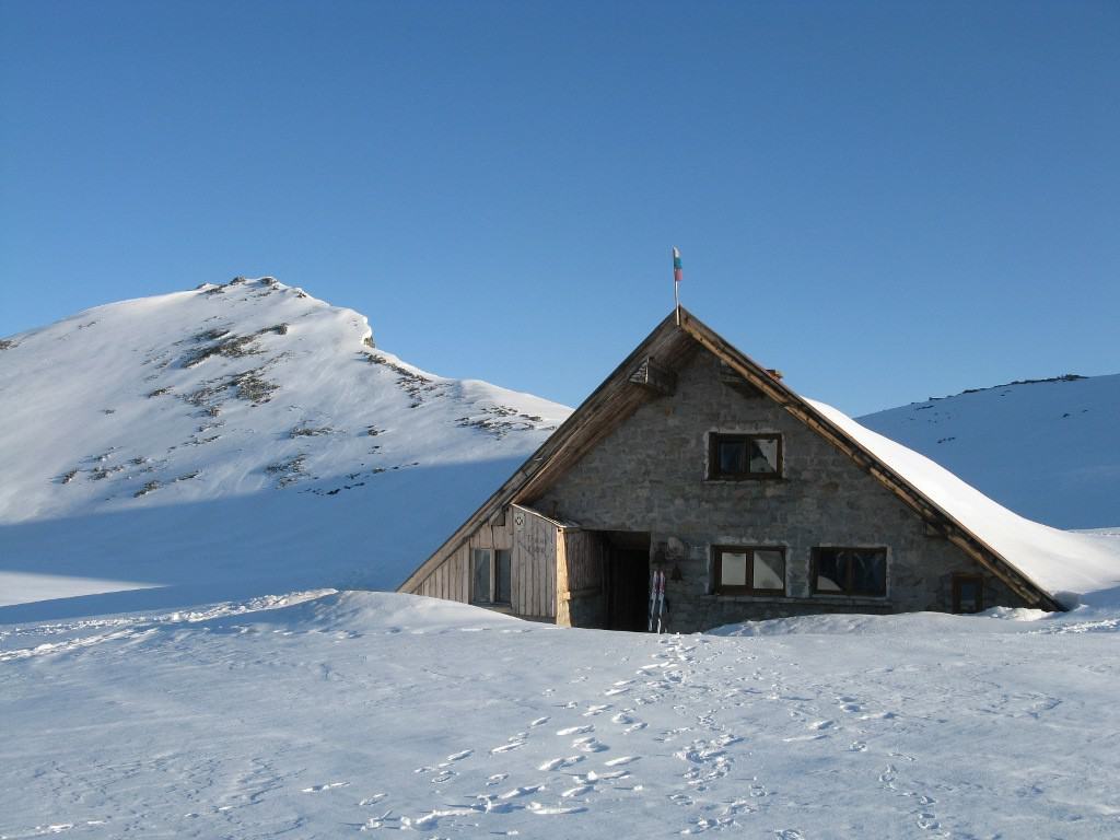 Tevno Lake Hut in Pirin Mountains Tevno Lake Hut in Pirin Mountains