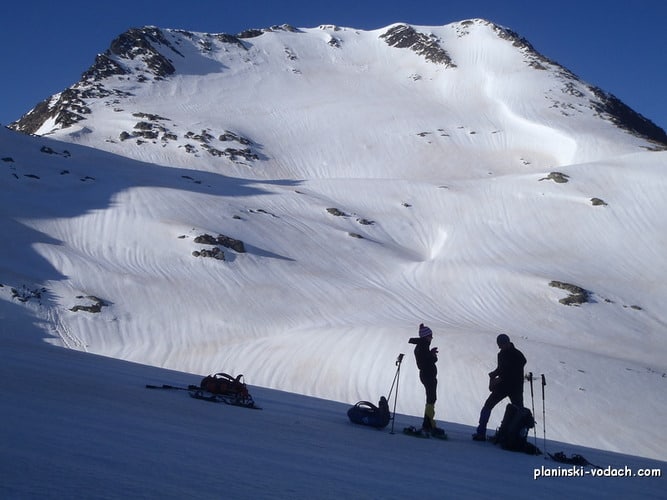 Momin Dvor Peak on the back, preparing to climb Dzangal Peak